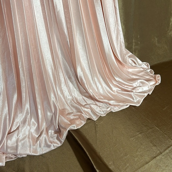 Florcoo Off the Shoulder Cake Pink Pleated Dress - Picture 6 of 6